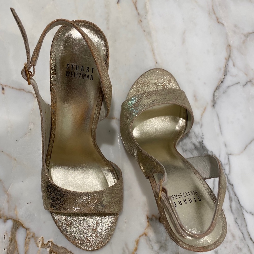 Stuart Weitzman Cracked Gold Leather Sandal Size 8 - Picture 2 of 11
